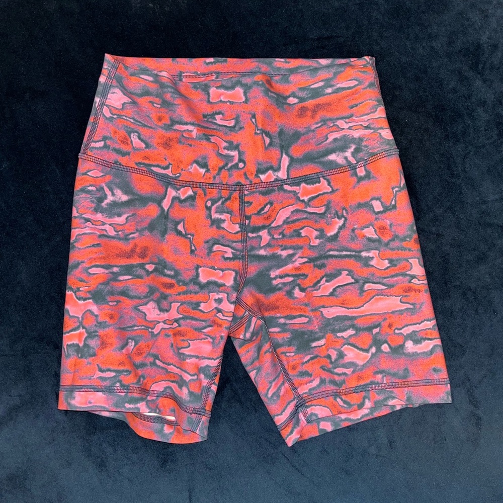 Size 6 lululemon biker shorts 6”